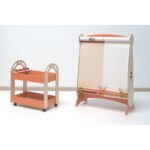 Cavalletto bifrontale Michelangelo per grafica verticale mensola porta bicchieri By Habitat per Bambini di 2H arredi per asilo