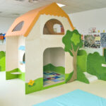 Struttura gioco polifunzionale Fattoria in legno multistrato 340 x 270 x 260 cm By Habitat per Bambini di 2H arredi per asilo